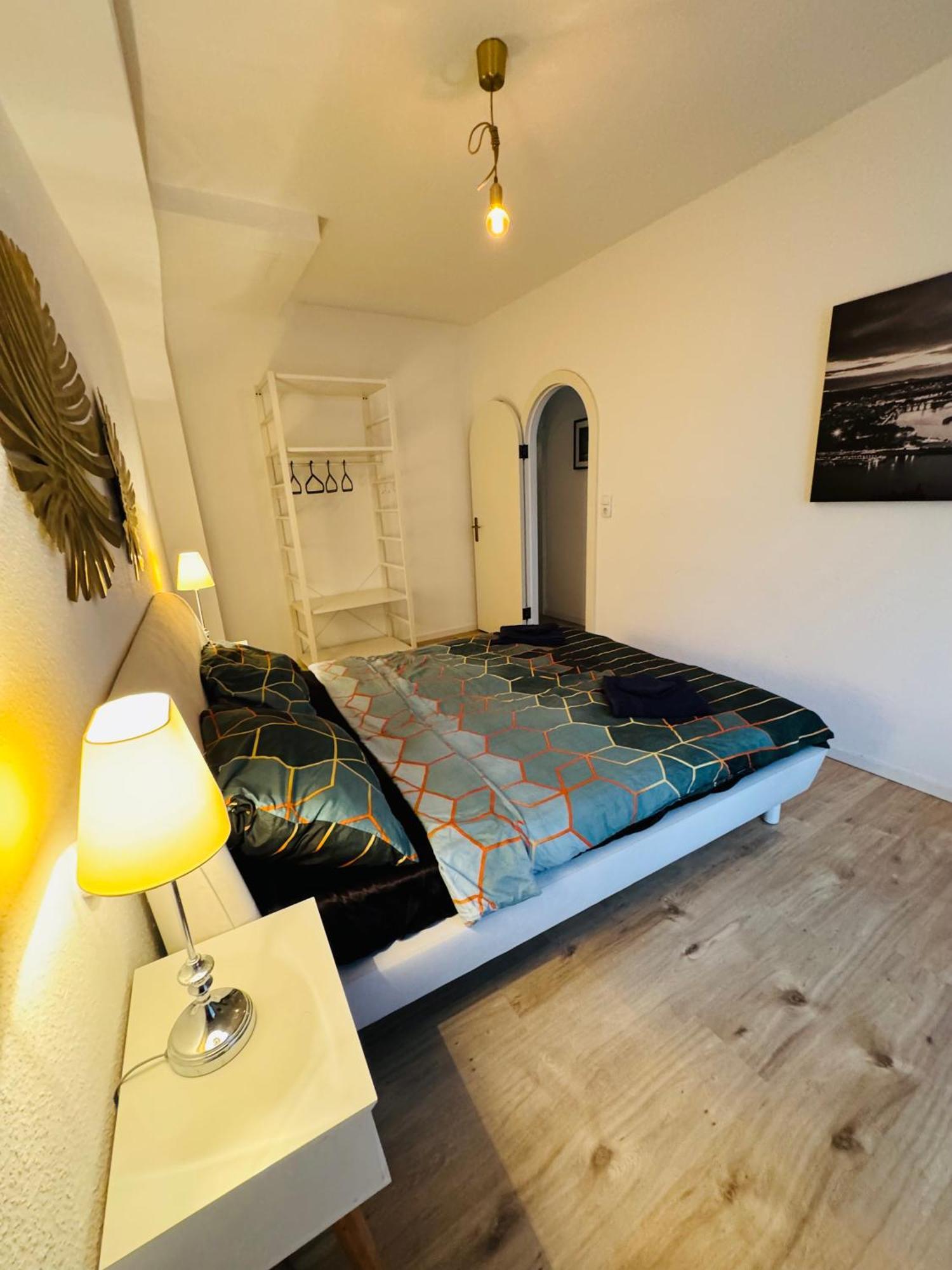 Zentrale Wohnung Mit Balkon โคเบลนซ์ ภายนอก รูปภาพ