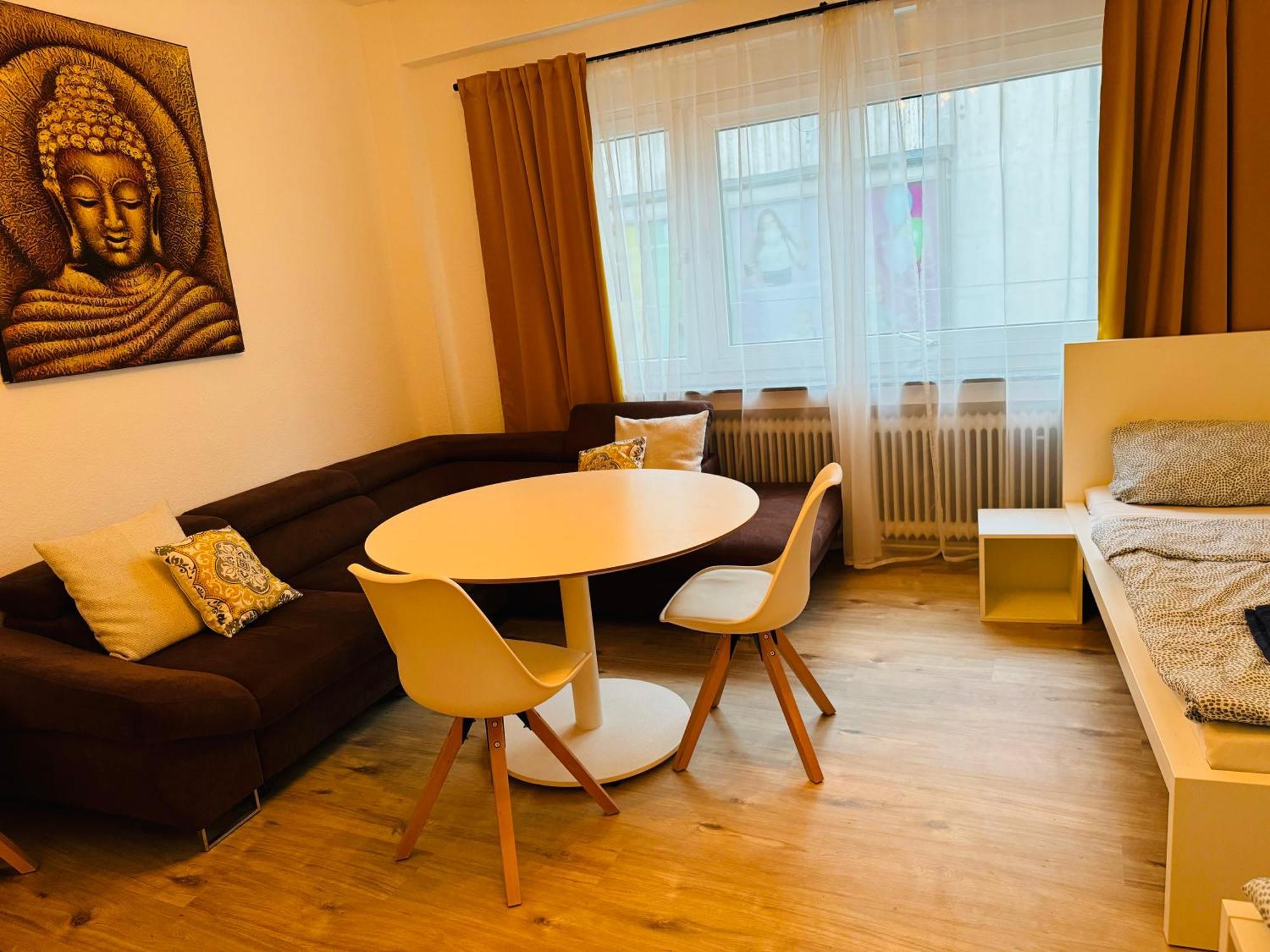 Zentrale Wohnung Mit Balkon โคเบลนซ์ ภายนอก รูปภาพ