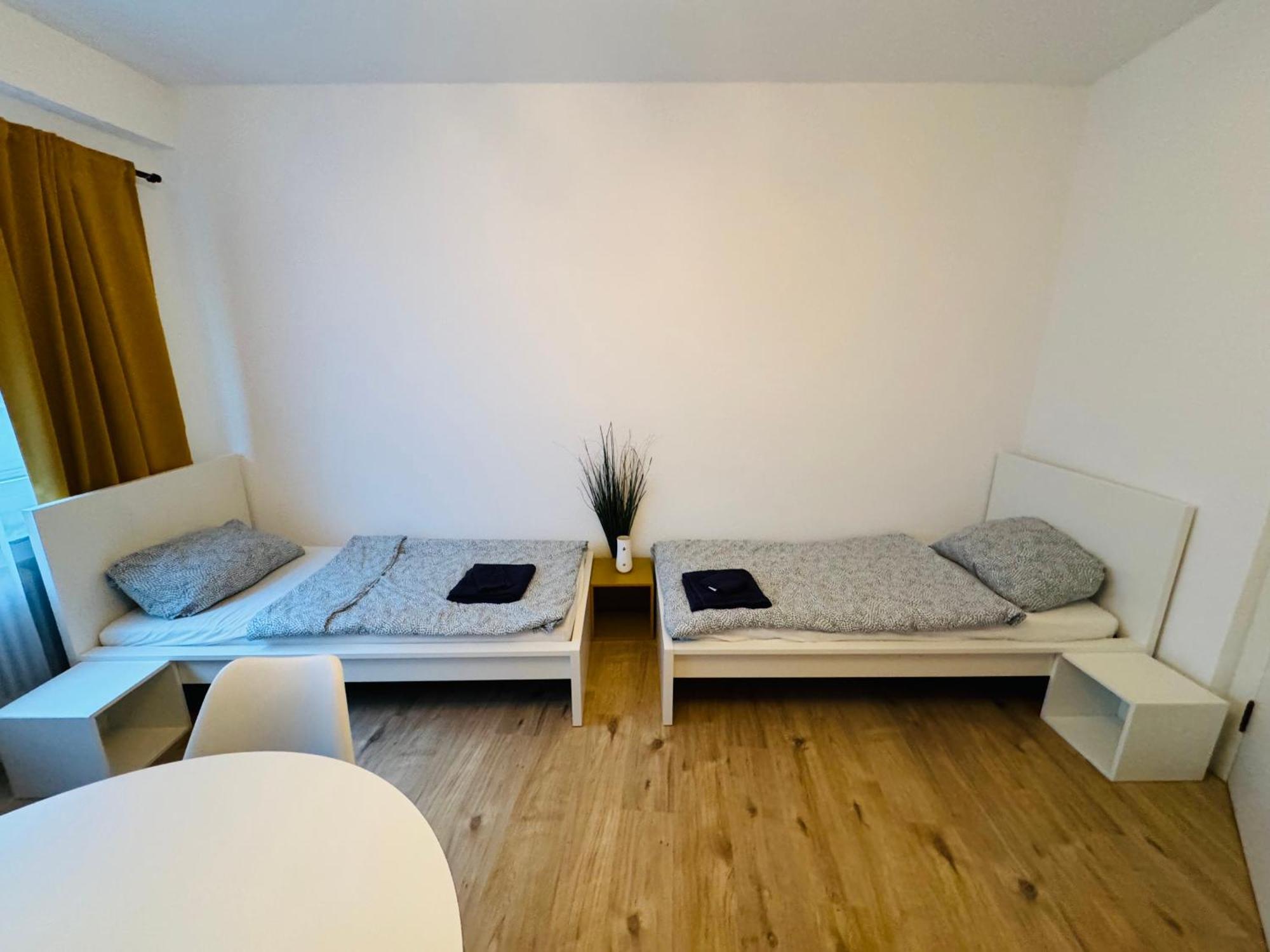 Zentrale Wohnung Mit Balkon โคเบลนซ์ ภายนอก รูปภาพ