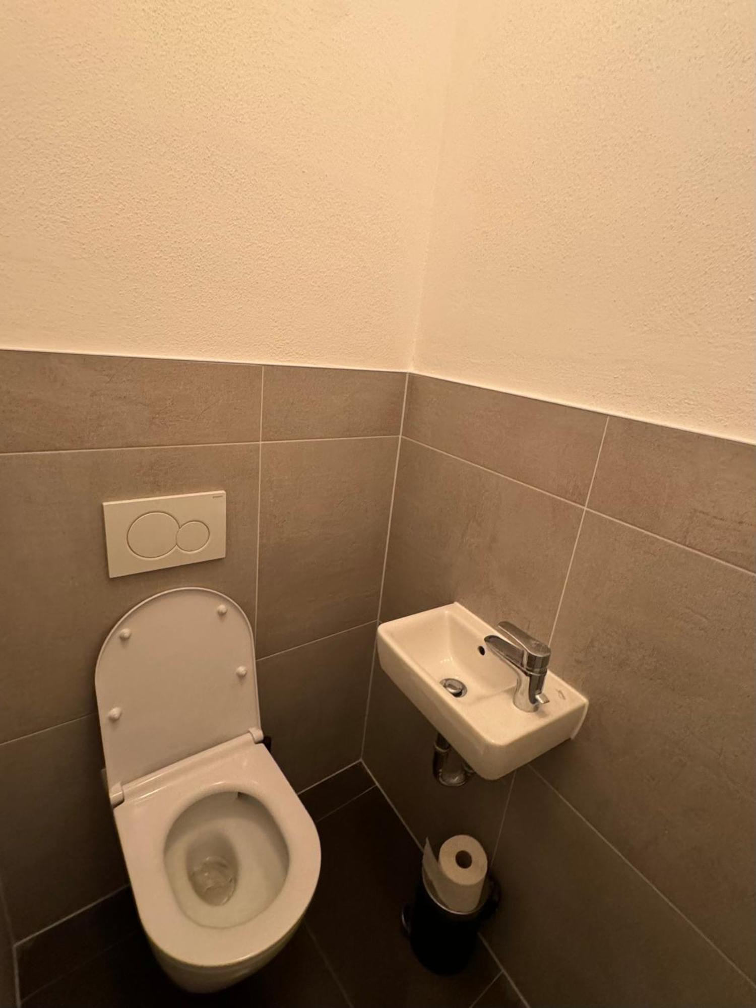 Zentrale Wohnung Mit Balkon โคเบลนซ์ ภายนอก รูปภาพ